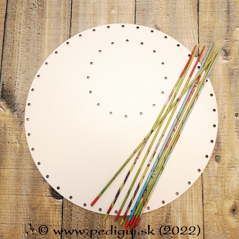 Kruh 31,5 cm - 38 s medzikruhom 1, 14 cm - 16 papierové pletenie
