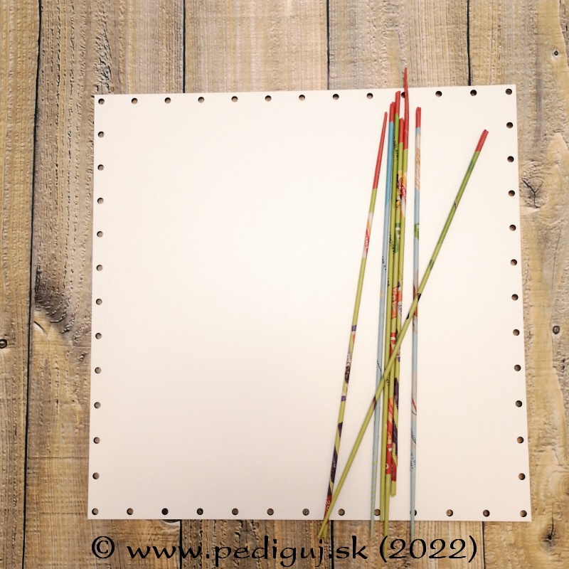 Štvorec 30 x 30 cm papierové pletenie, počet dierok 44